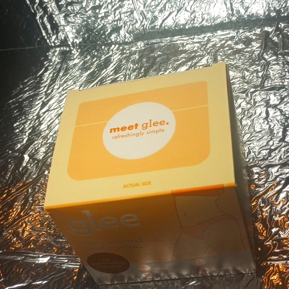 Glee Caramel Body Wax - Picture 3 of 3